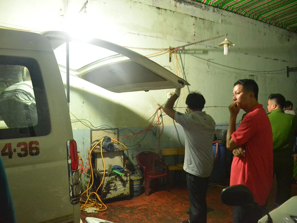 Thi thể sau đó đã được đưa về nhà xác để phục vụ điều tra.